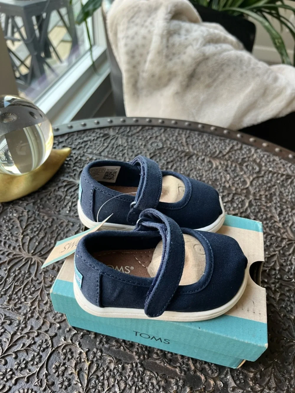 TOMS TINY CANVAS MARY JANE SHOES IN NAVY 4 TODDLERS